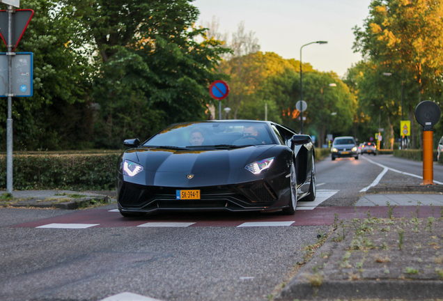 Lamborghini Aventador S LP740-4 Roadster