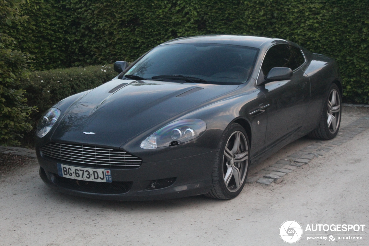 Aston Martin DB9