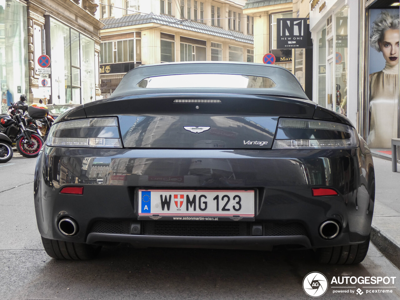 Aston Martin V8 Vantage Roadster