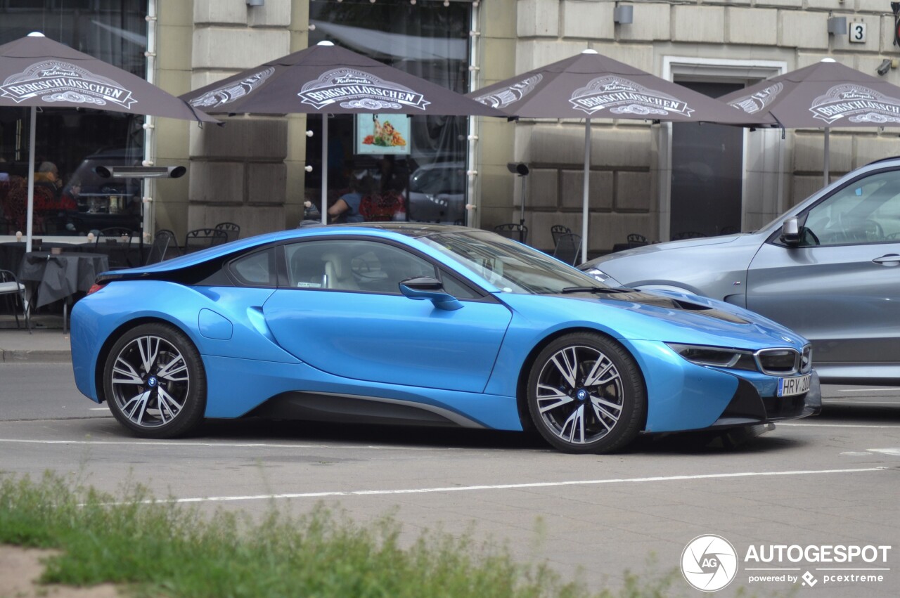 BMW i8