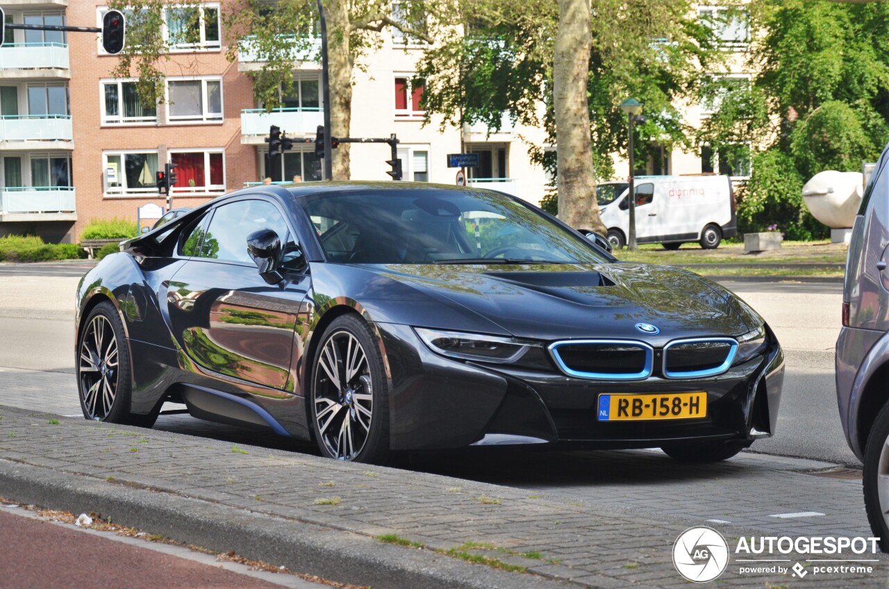 BMW i8