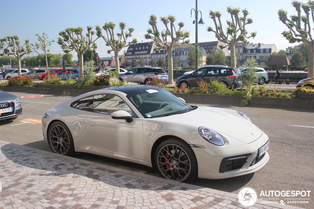 Porsche 992 Carrera 4S