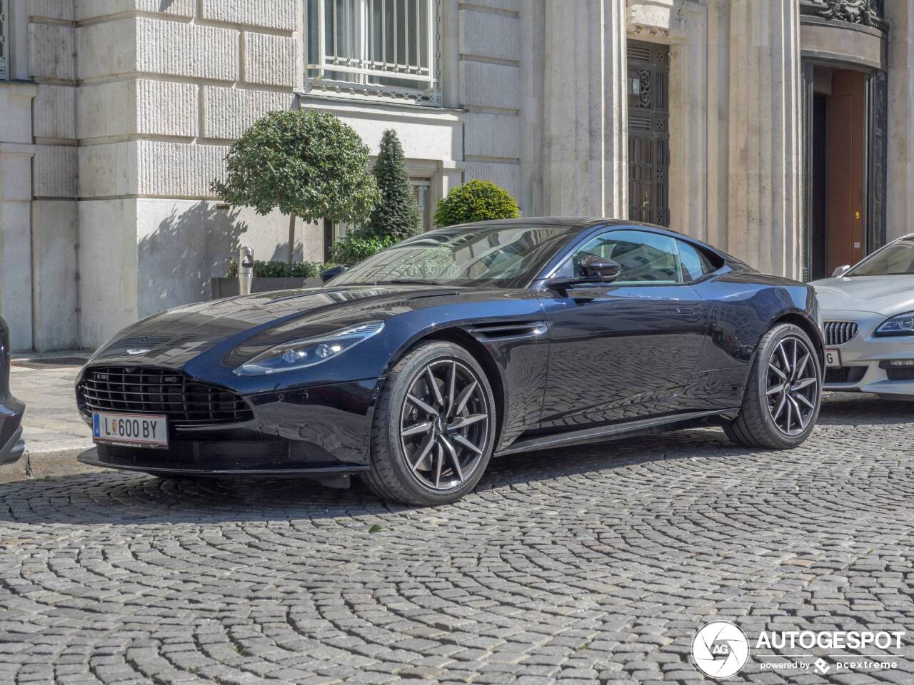 Aston Martin DB11