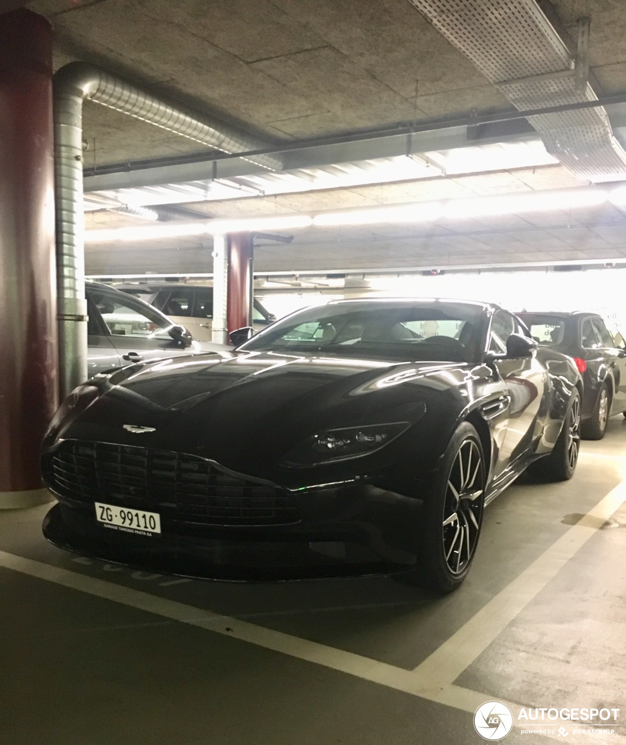 Aston Martin DB11 V8