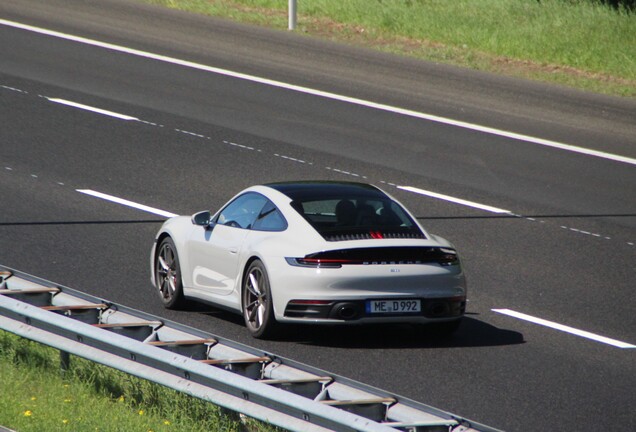 Porsche 992 Carrera 4S