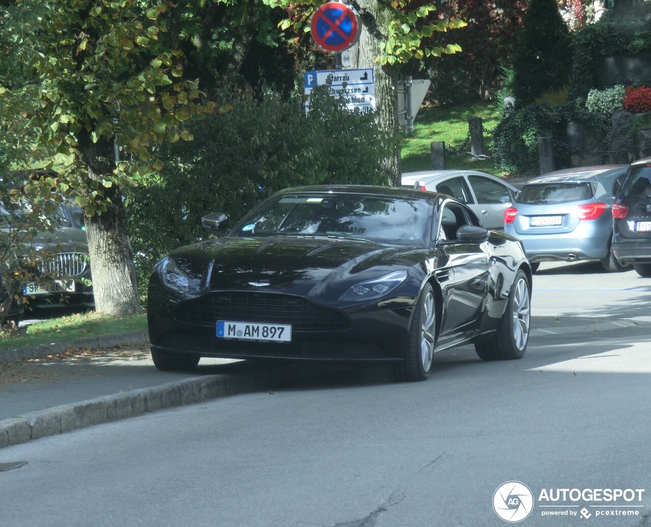 Aston Martin DB11