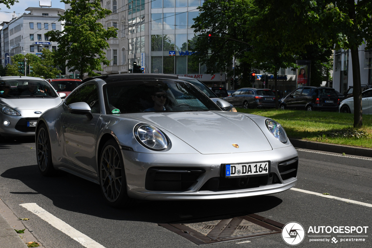 Porsche 992 Carrera 4S