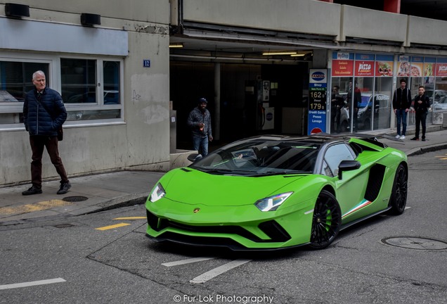 Lamborghini Aventador S LP740-4 Roadster