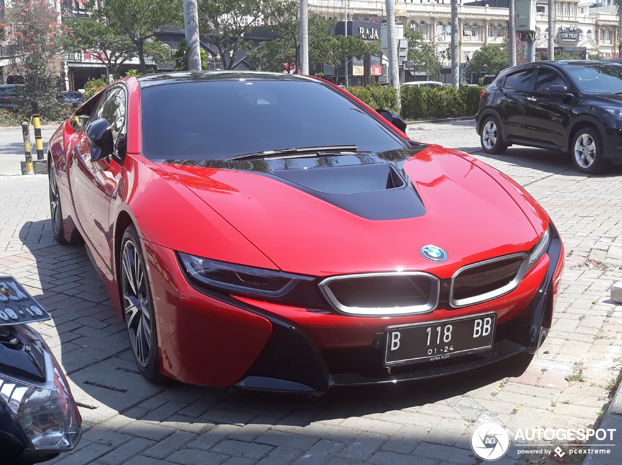 BMW i8 Protonic Red Edition