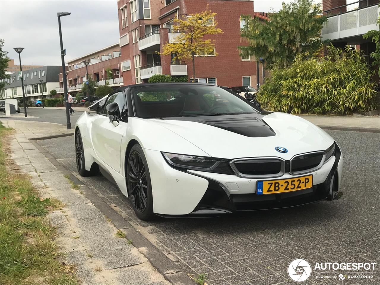 BMW i8 Roadster