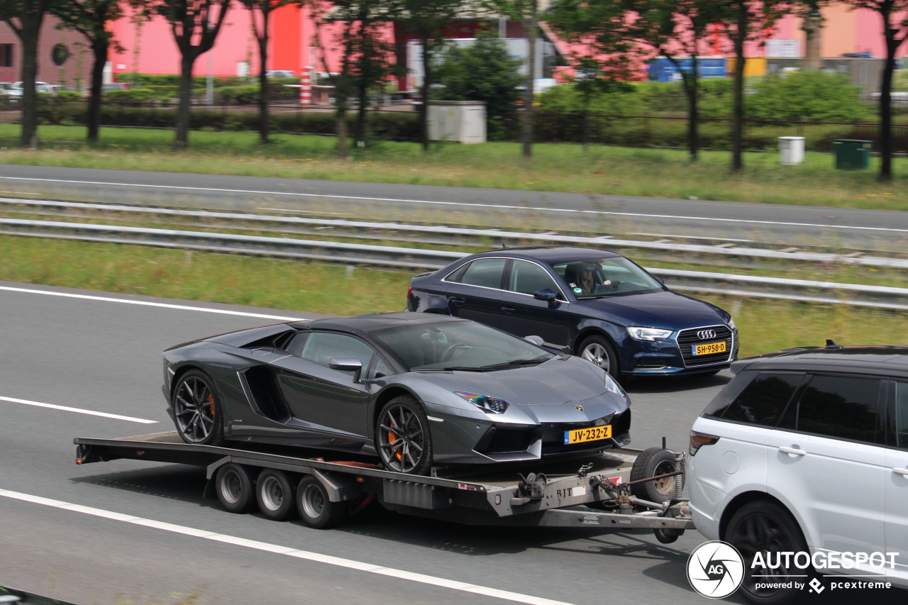 Lamborghini Aventador LP700-4 Roadster