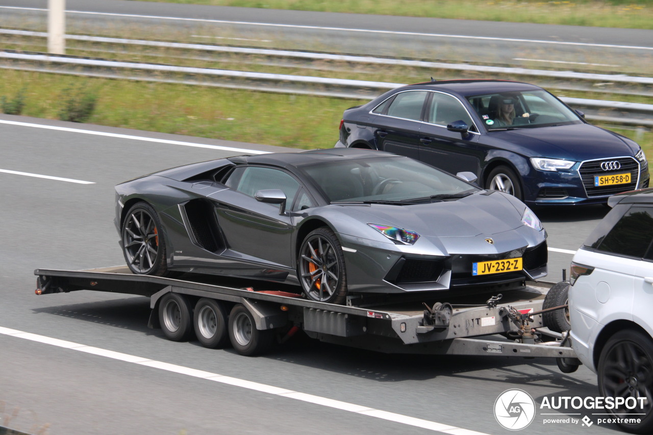 Lamborghini Aventador LP700-4 Roadster