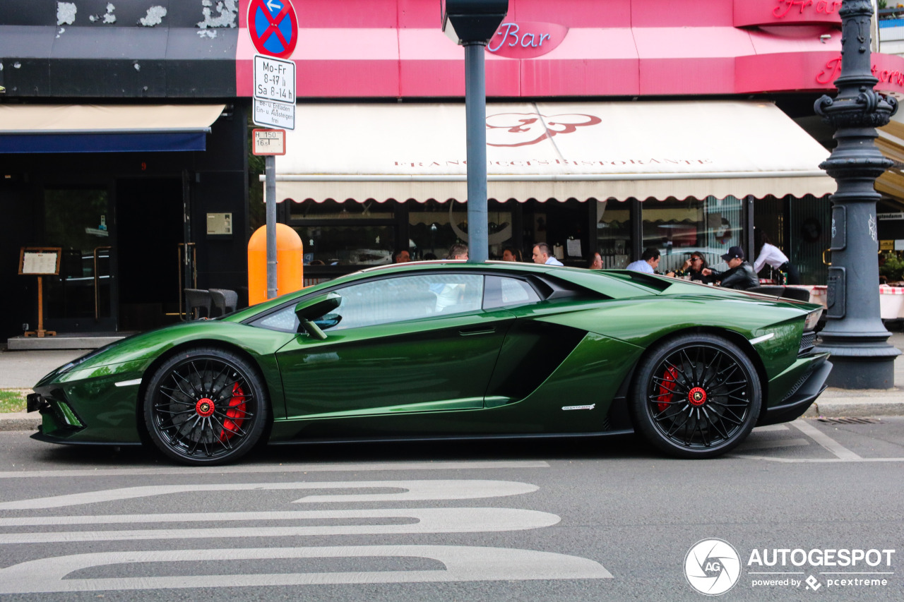 Lamborghini Aventador S LP740-4