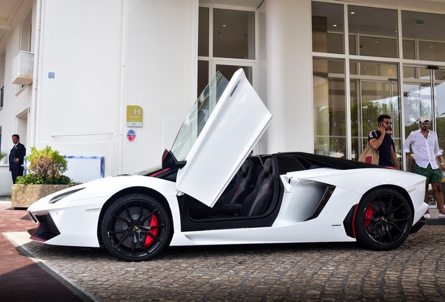 Lamborghini Aventador LP700-4 Roadster Pirelli Edition