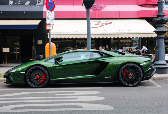 Lamborghini Aventador S LP740-4