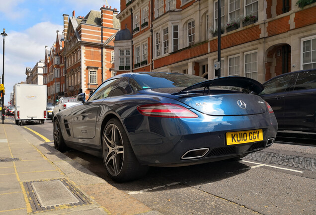 Mercedes-Benz SLS AMG