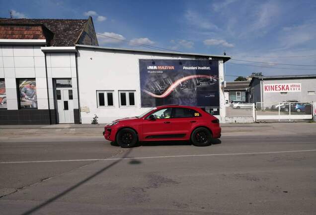 Porsche 95B Macan GTS