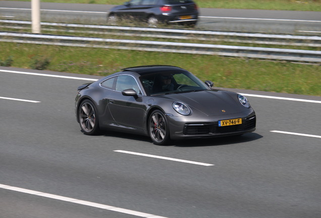 Porsche 992 Carrera 4S