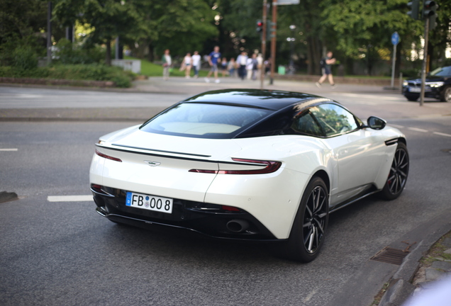 Aston Martin DB11