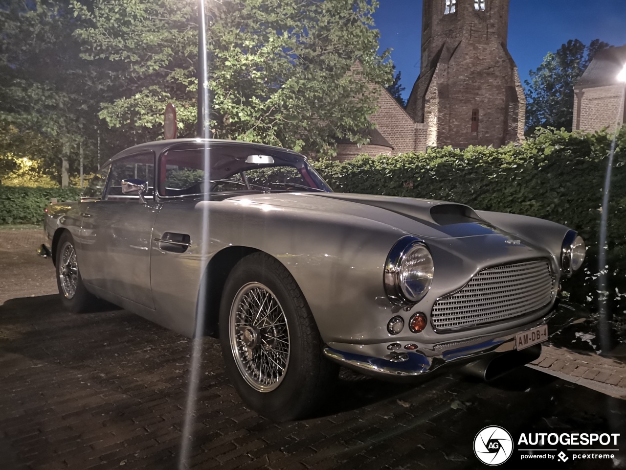 Aston Martin DB4