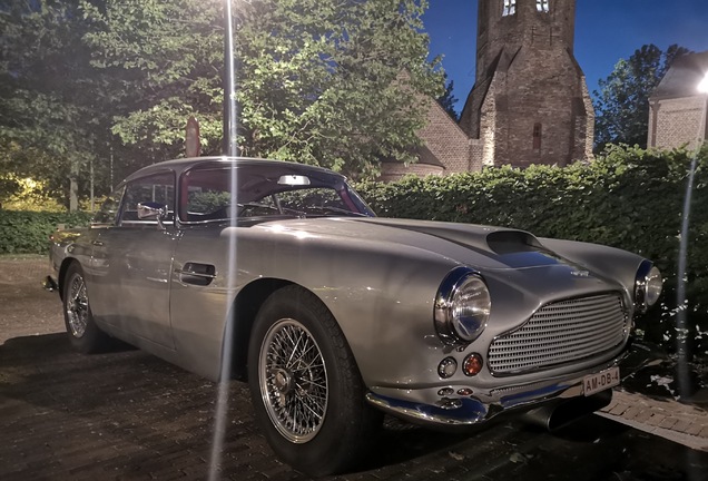 Aston Martin DB4