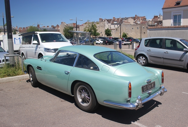 Aston Martin DB4