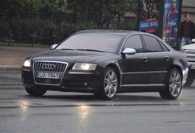 Audi S8 D3