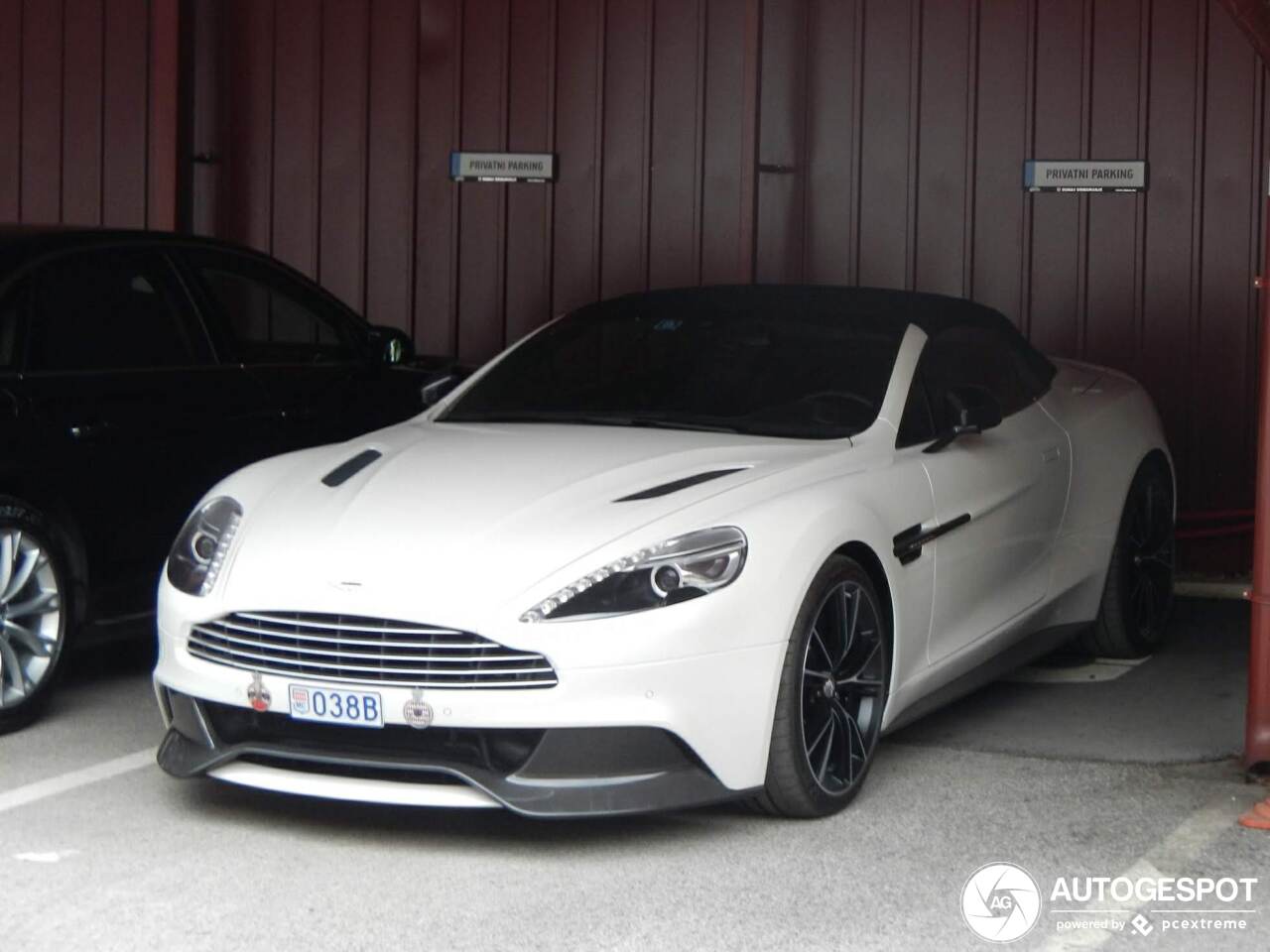 Aston Martin Vanquish Volante