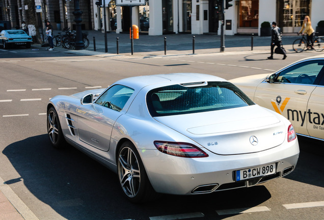 Mercedes-Benz SLS AMG