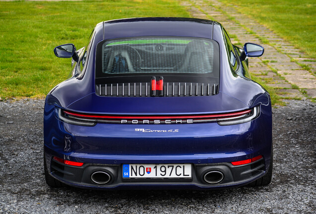 Porsche 992 Carrera 4S