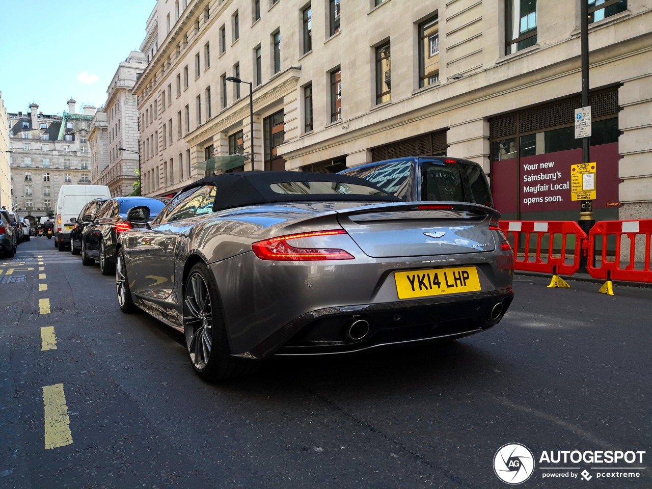 Aston Martin Vanquish Volante