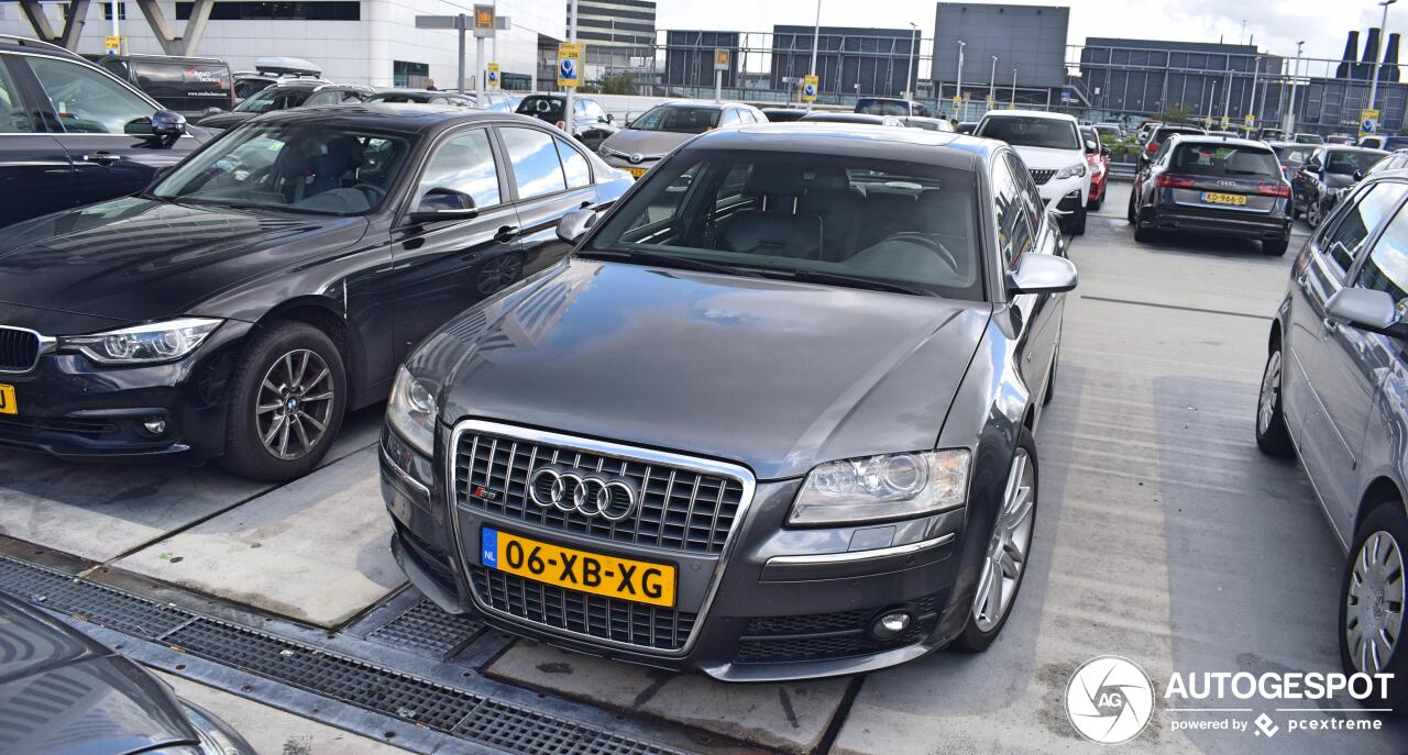 Audi S8 D3