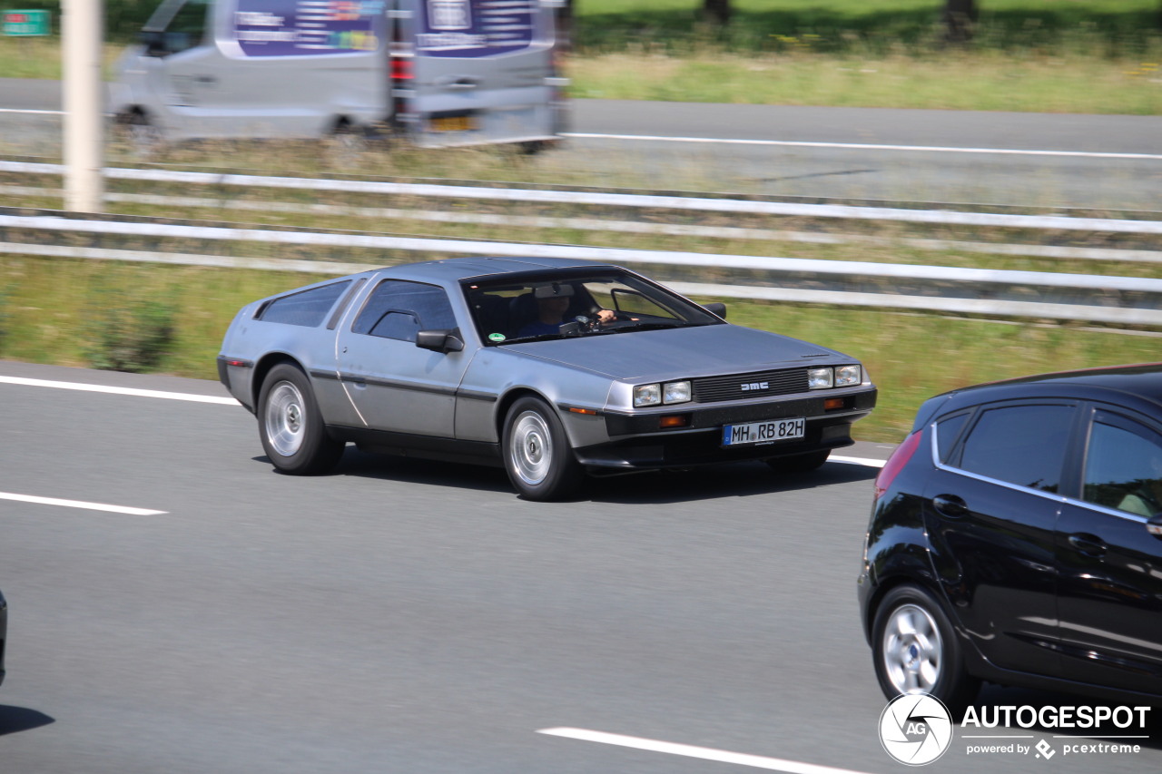 DeLorean DMC-12