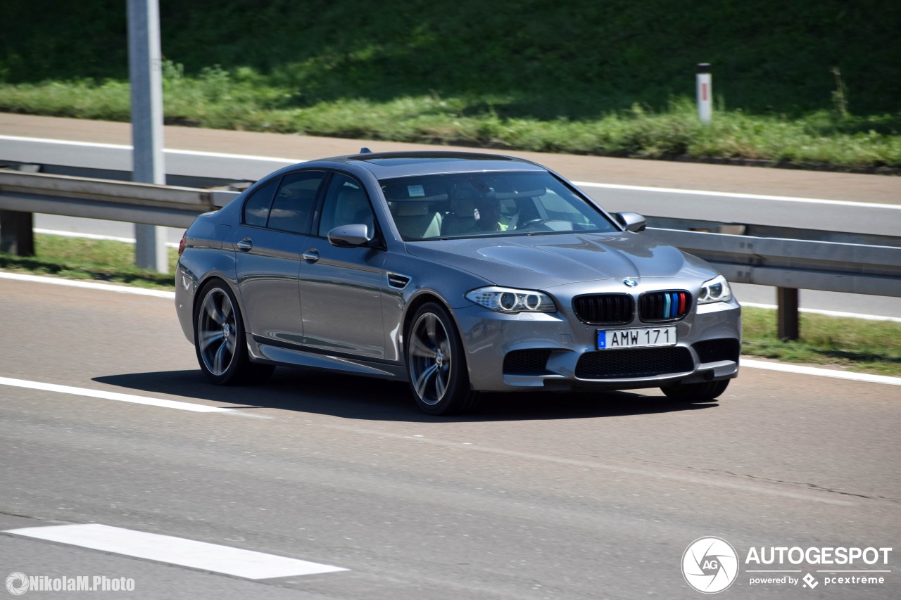 BMW M5 F10 2011