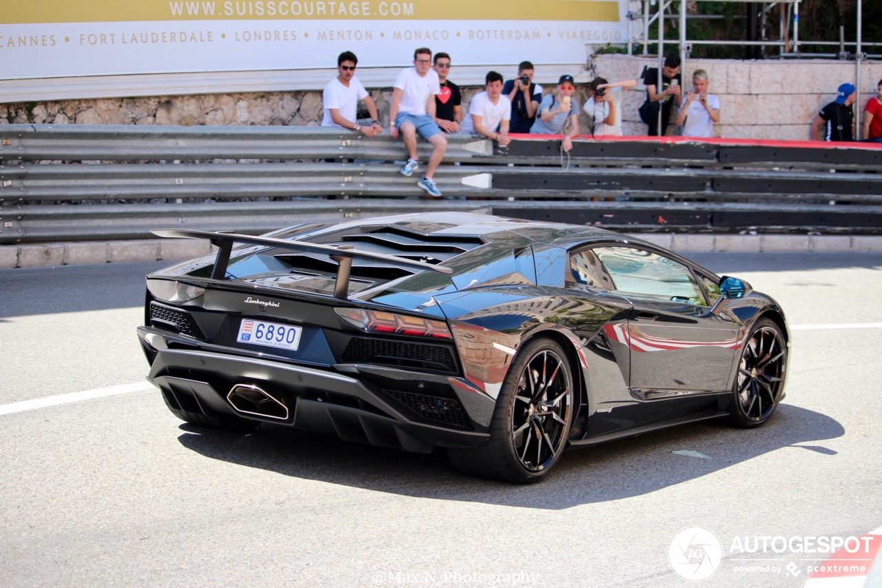 Lamborghini Aventador S LP740-4