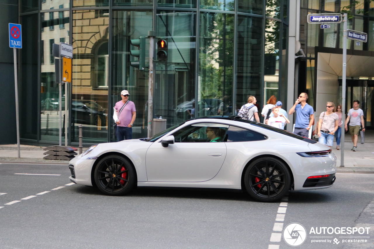 Porsche 992 Carrera 4S