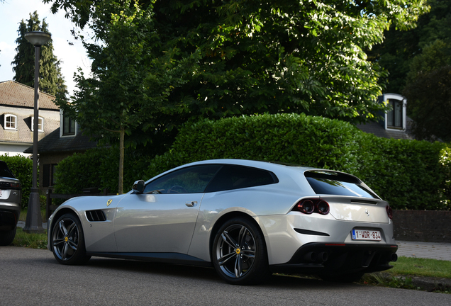 Ferrari GTC4Lusso