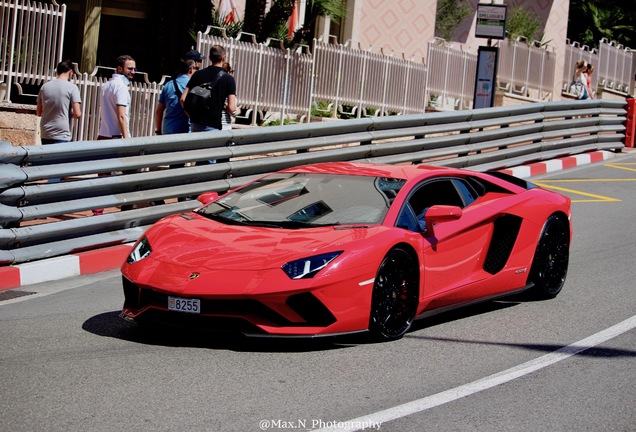 Lamborghini Aventador S LP740-4