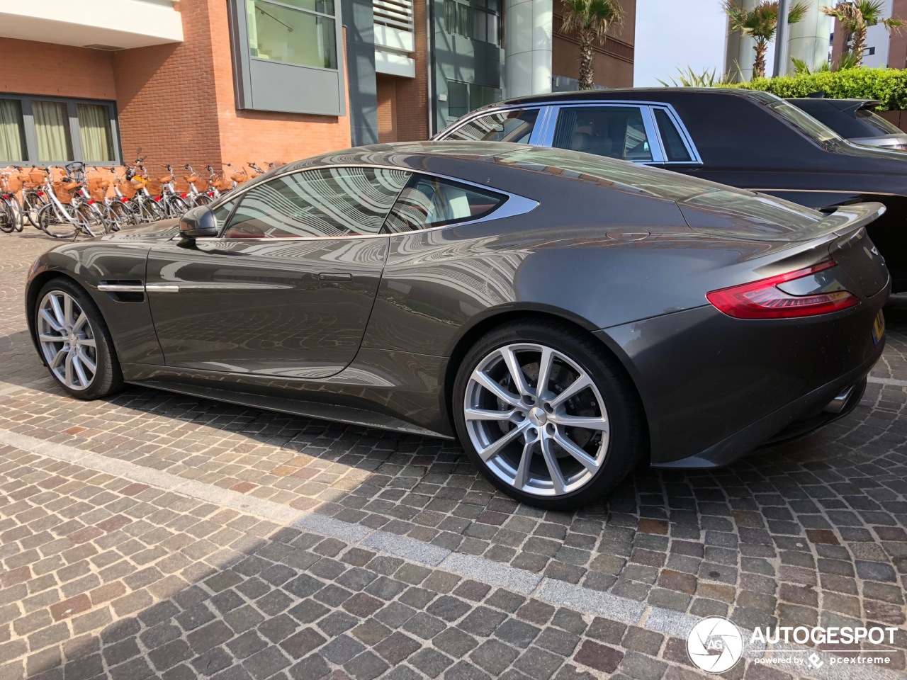 Aston Martin Vanquish 2013