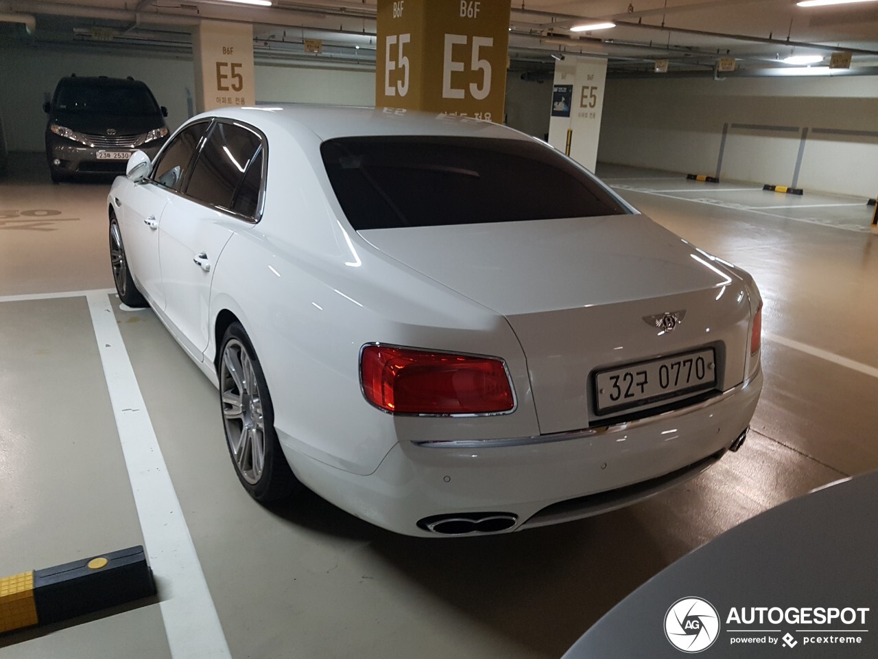 Bentley Flying Spur V8