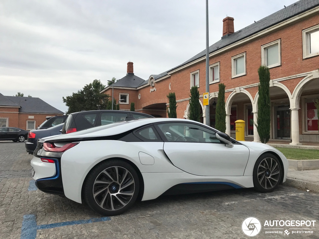 BMW i8