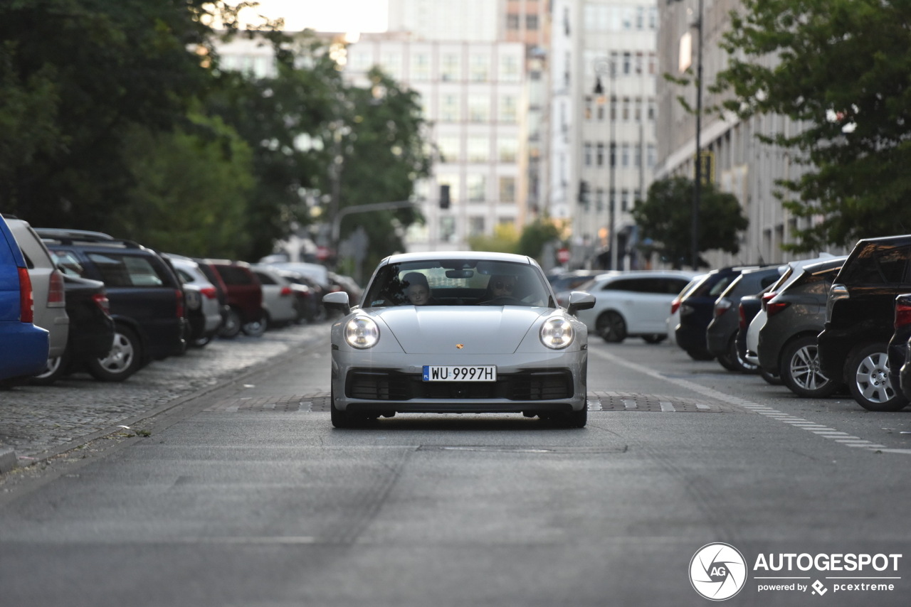 Porsche 992 Carrera 4S