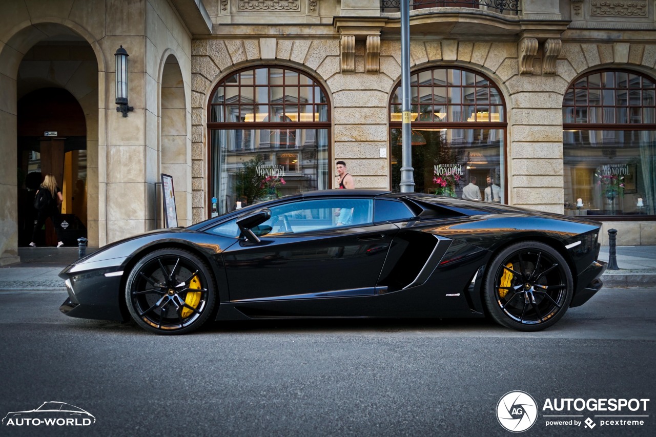 Lamborghini Aventador LP700-4 Roadster