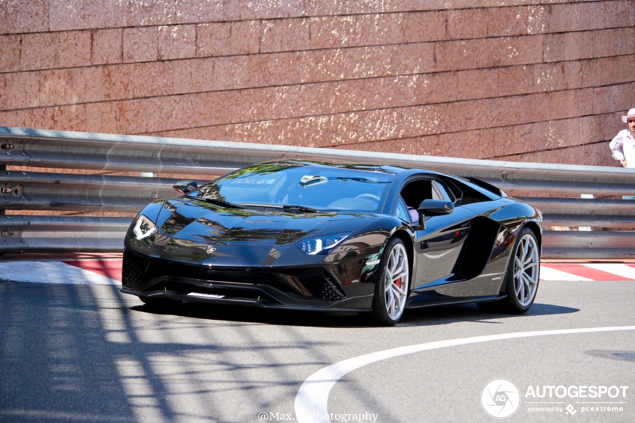 Lamborghini Aventador S LP740-4