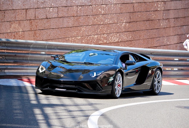 Lamborghini Aventador S LP740-4