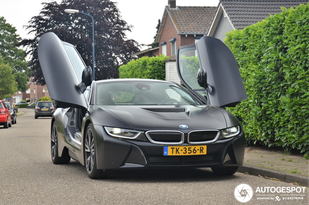 BMW i8 Protonic Frozen Black Edition