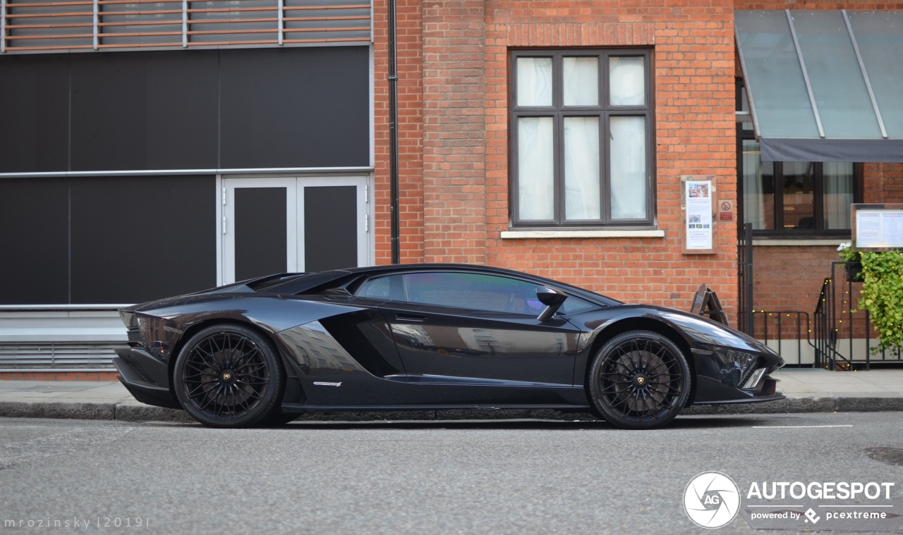 Lamborghini Aventador S LP740-4