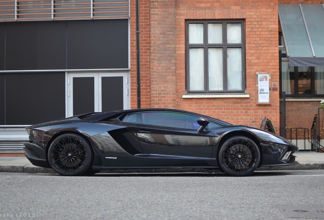 Lamborghini Aventador S LP740-4