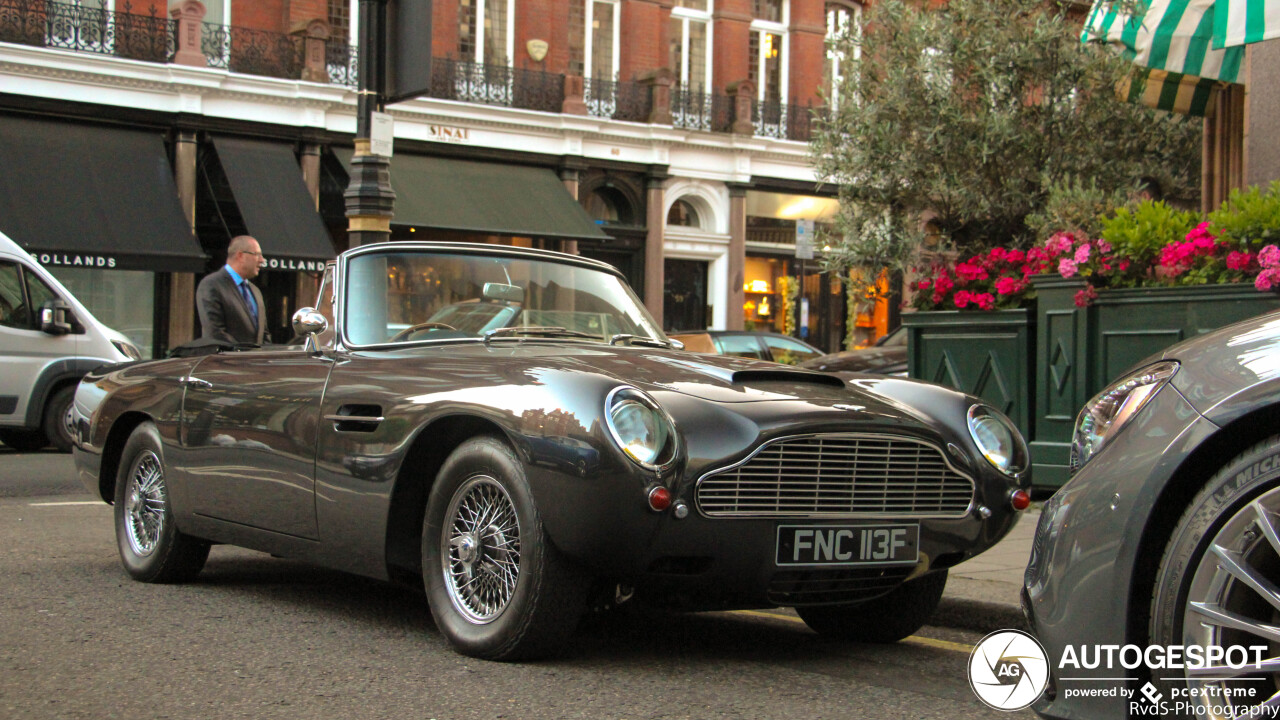 Aston Martin DB6 Volante