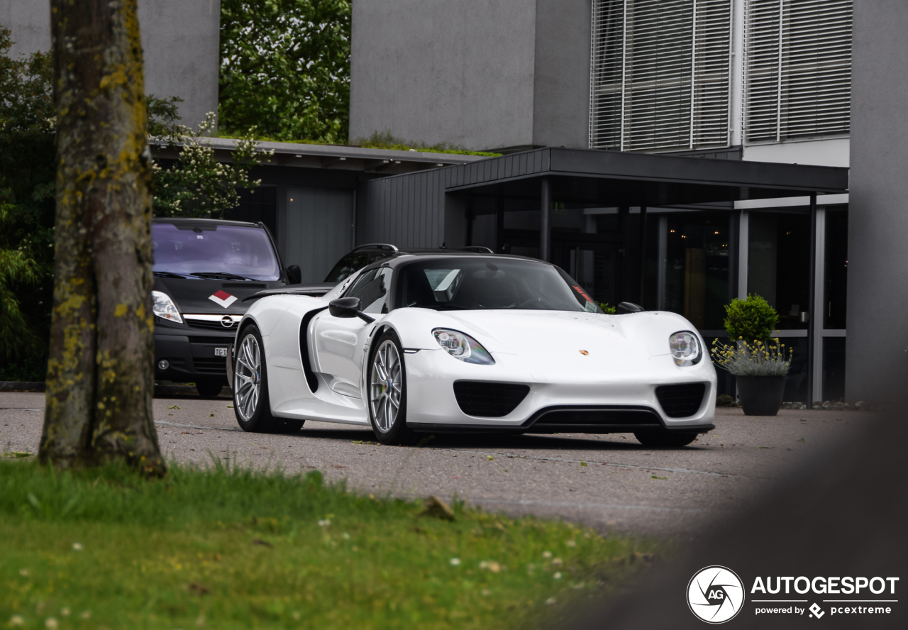 Porsche 918 Spyder Weissach Package